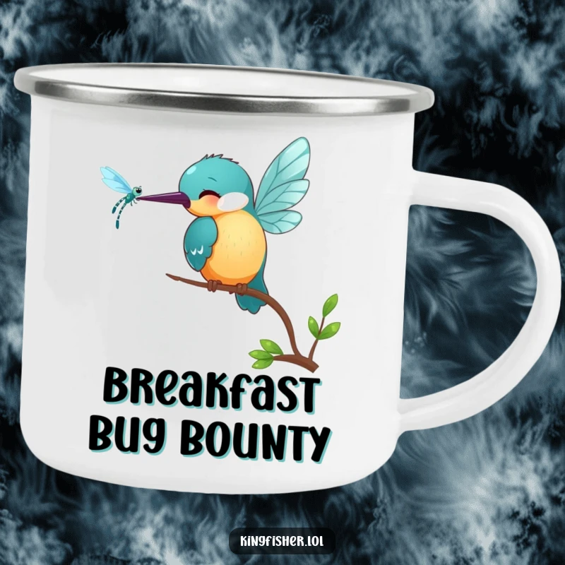 Funny Kingfisher Camping Mug: A smiling kingfisher bird playfully pecks at a shimmering dragonfly, perfect for outdoor fun.